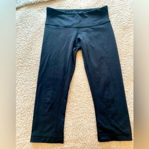 Lululemon Black Wunder Under Midrise Capri Leggings sz 2